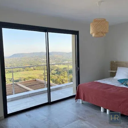 Villa Family Villa, Beautiful Open Sea View & Scrubland *