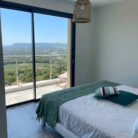 Family Villa, Beautiful Open Sea View & Scrubland *