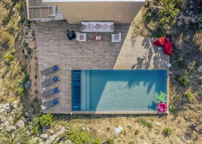 Villa Family Villa, Beautiful Open Sea View & Scrubland