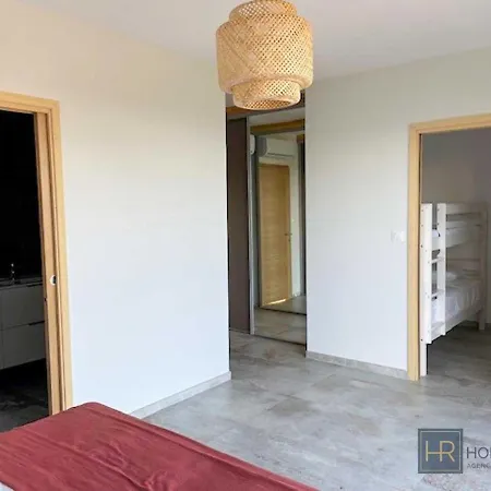 Villa Family Villa, Beautiful Open Sea View & Scrubland *