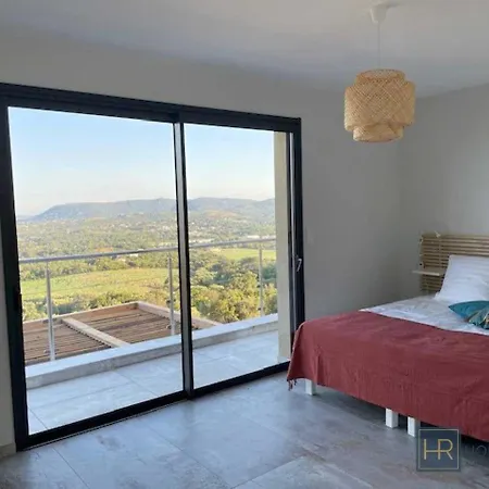 Villa Family Villa, Beautiful Open Sea View & Scrubland *