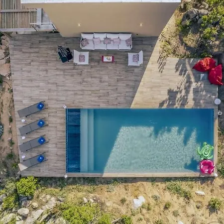 Villa Family Villa, Beautiful Open Sea View & Scrubland