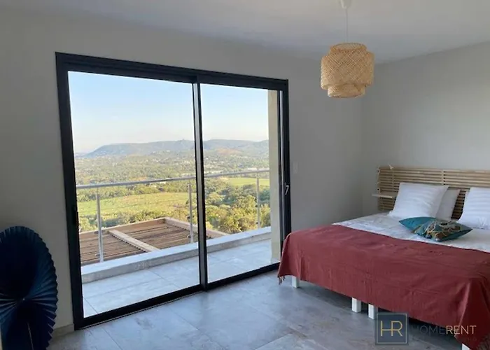 Villa Family Villa, Beautiful Open Sea View & Scrubland *