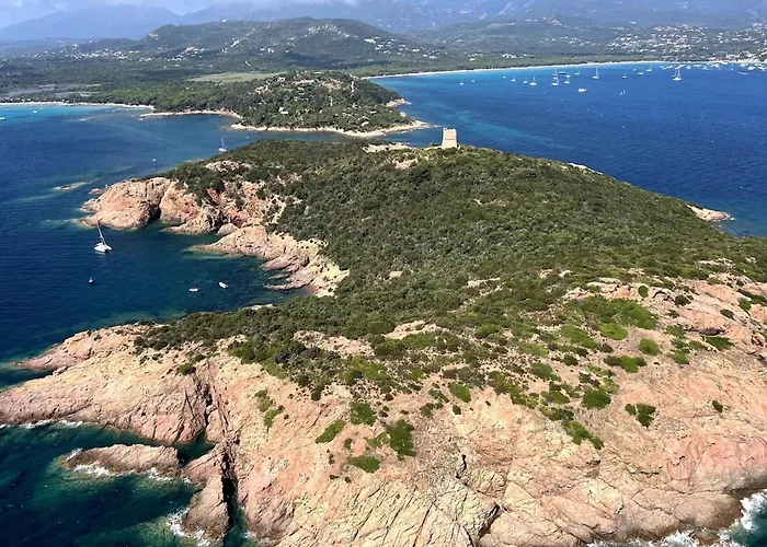 Villa Family Villa, Beautiful Open Sea View & Scrubland *
