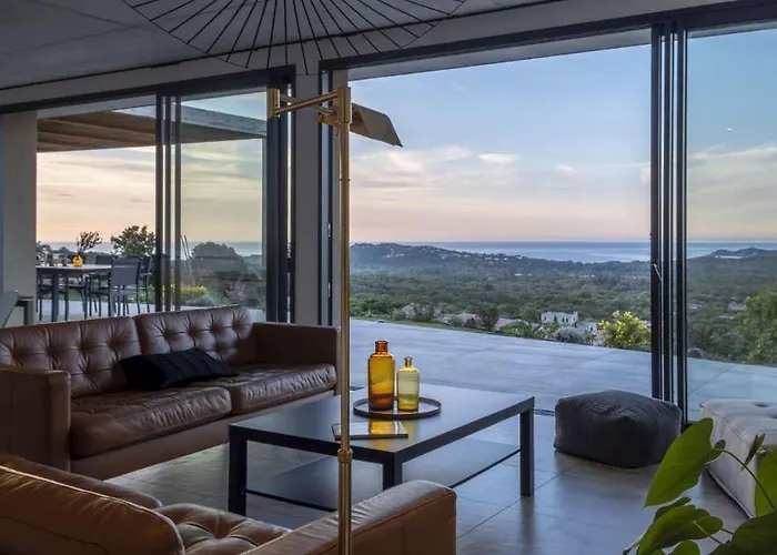 Vila Family Villa, Beautiful Open Sea View & Scrubland *